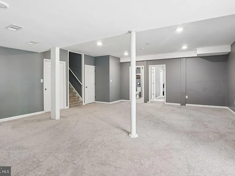 427 Green Meadow Dr — Photo 44