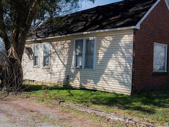 4th image of 1120 Oakwood Ave NE