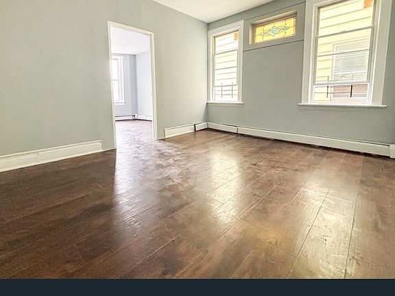 4th image of 16 Clifford St Floor 2
