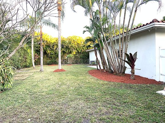 3rd image of 1551 Delgado Ave