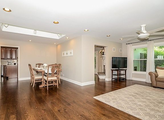5th image of 445 Caren Dr