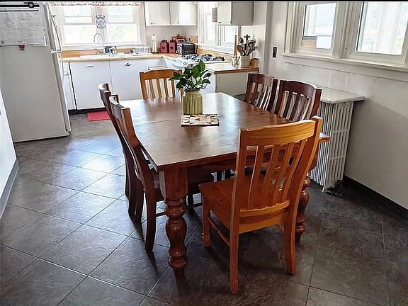 Spacious dine in kitchen 