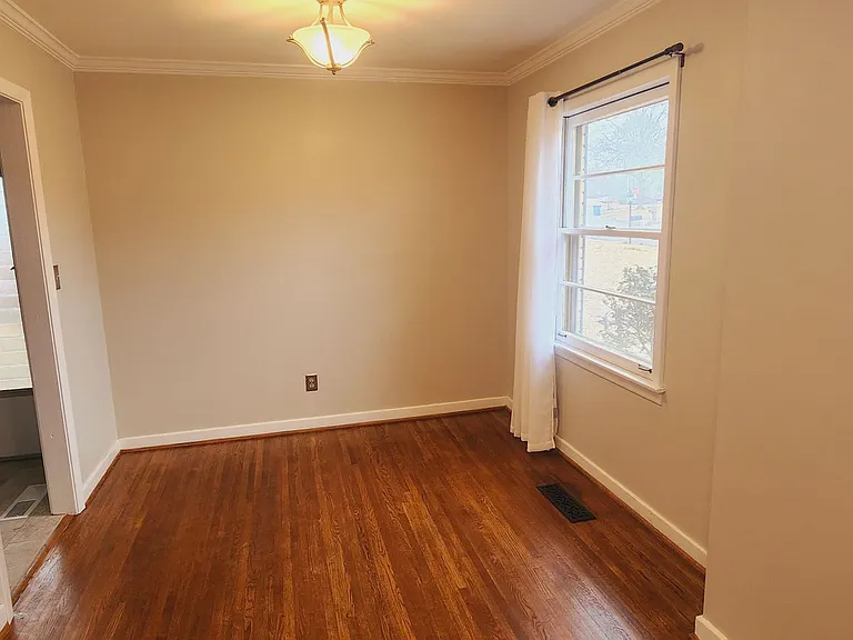 209 Knoll Crest Dr — Photo 4