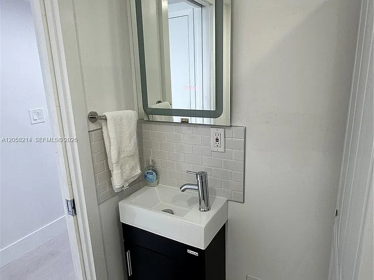 555 NE 15th St #10I — Photo 19