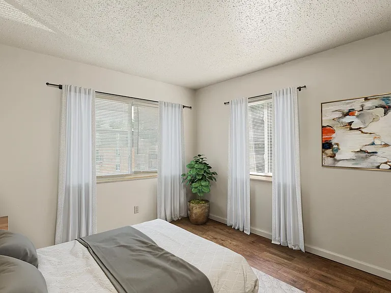 Westport Crossing Apartments — Photo 37