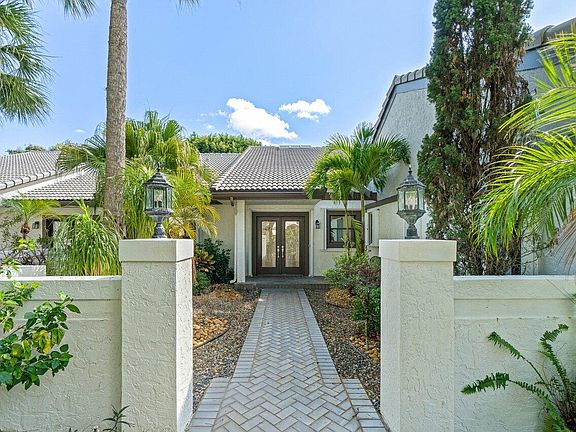 4th image of 32 Clubhouse Ln