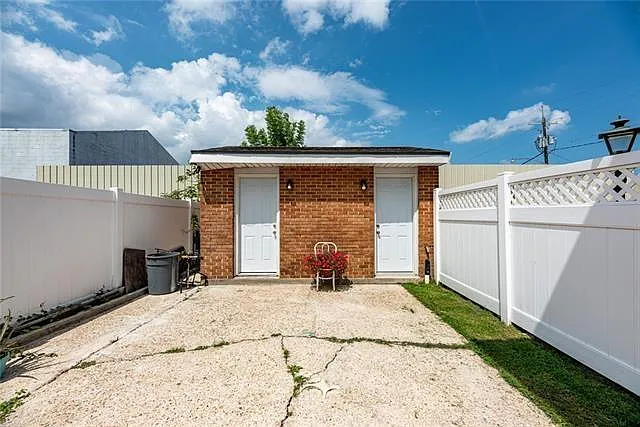 2 bed, 1.0 bath, 750 sqft, $1,375 — Photo 2
