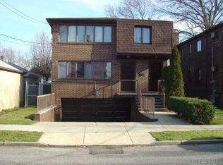 2211 Lee St, Flushing, NY 11357