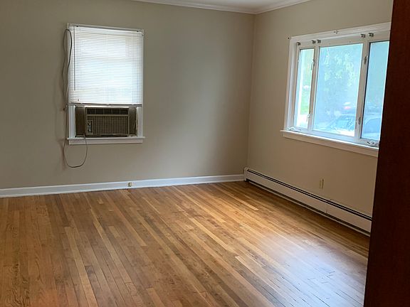 2nd image of 401 Oakland Ave