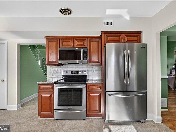 5th image of 70 Redwood Dr