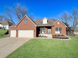 2013 W 4th Pl, Claremore, OK 74017