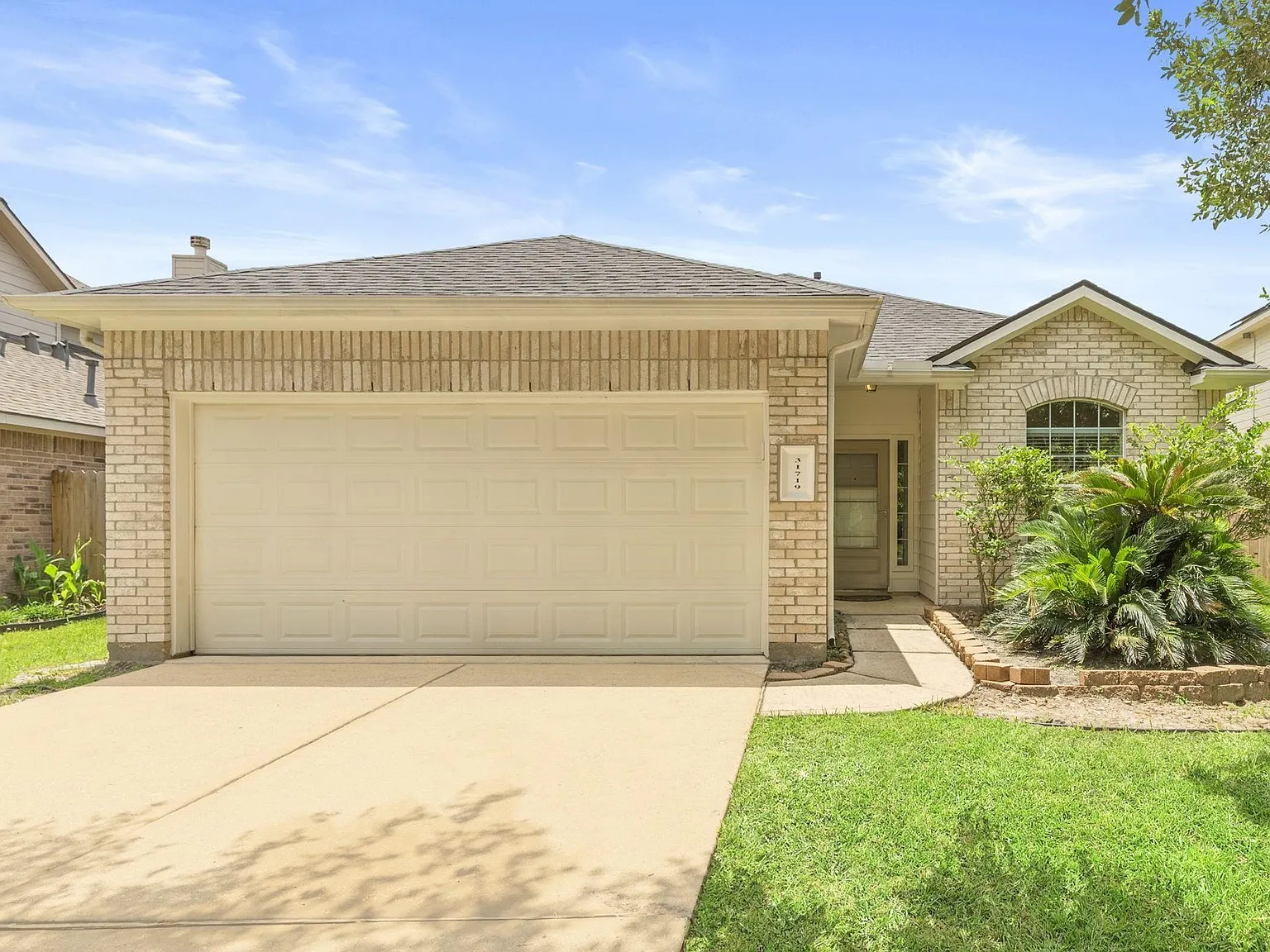 3 bed, 2.0 bath, 1538 sqft, $2,100 — Photo 2