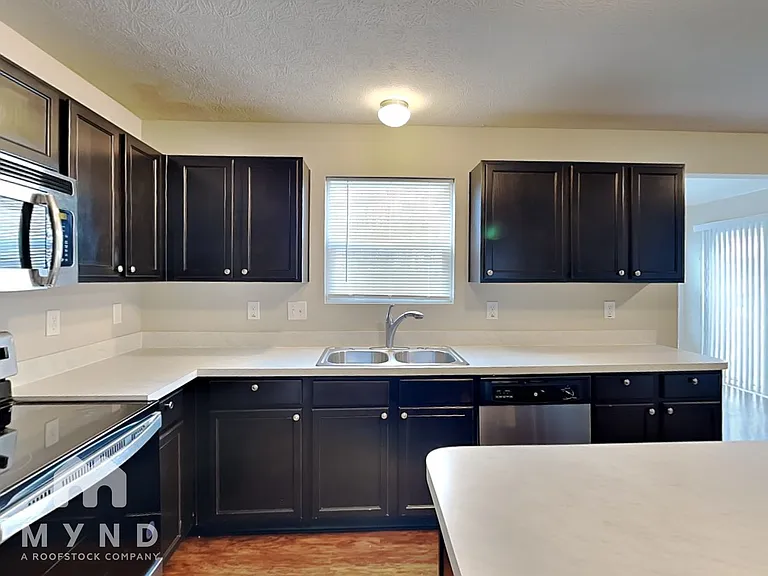 335 Cloverhill Dr — Photo 8