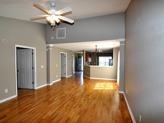 4th image of 107 Barlow St