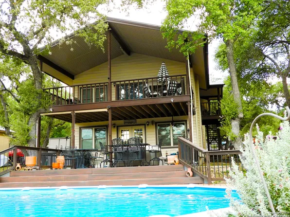 1497 PEBBLE BEACH RD, Lakehills, TX 78063