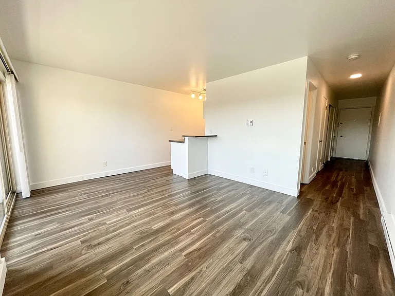 Village Vista Apartments — Photo 17