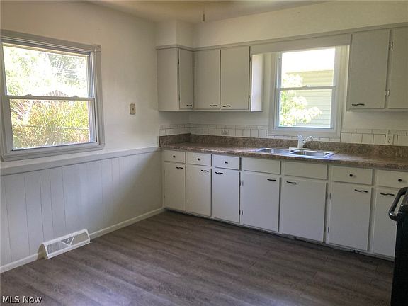 5th image of 273 Altamont Rd