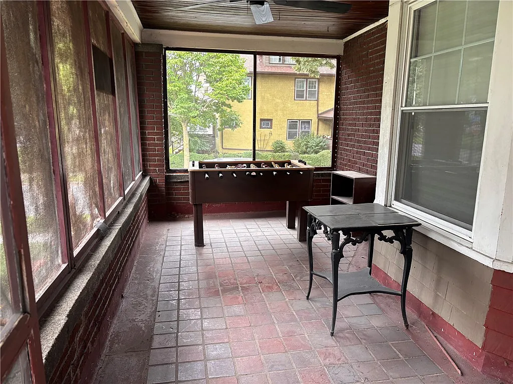 2 bed, 1.0 bath, 1296 sqft, $1,900 — Photo 3