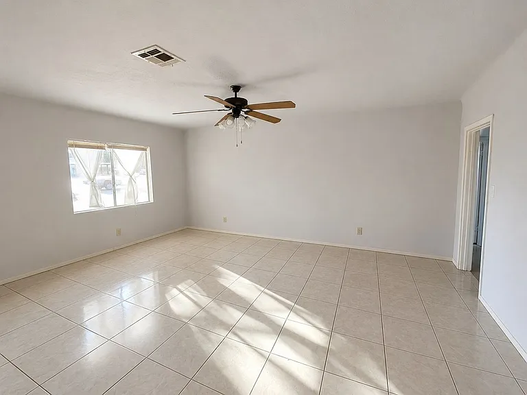 315 S Magnolia Ave — Photo 7