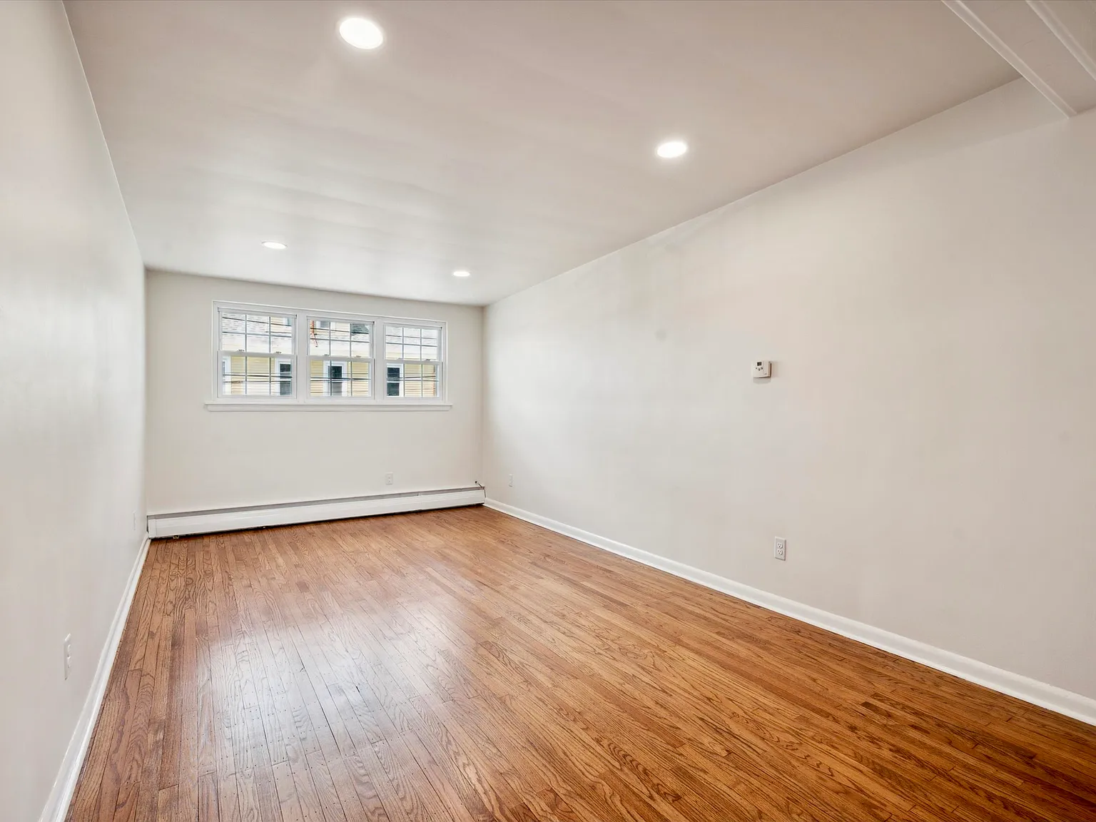 2 bed, 950 sqft, $1,800 — Photo 2