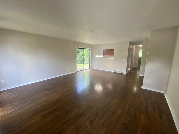 3rd image of 6391 Shelton Ct