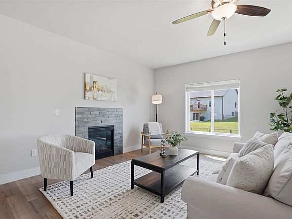 4th image of 1127 Mary Ln