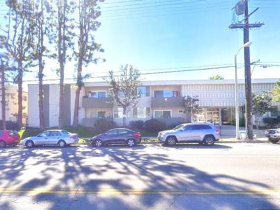 1st image of 17938 Burbank Blvd #42