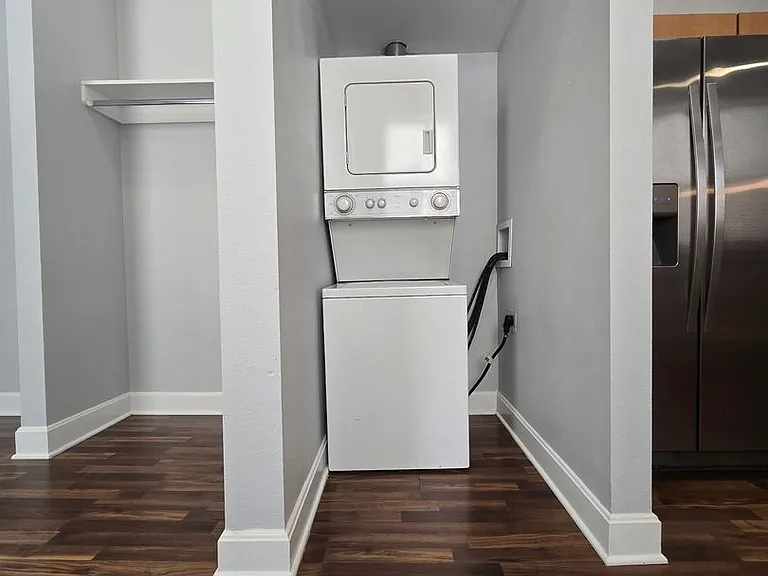 302 W Commercial St #206F — Photo 9