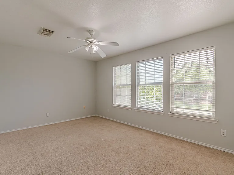 164 Springtree Holw — Photo 25