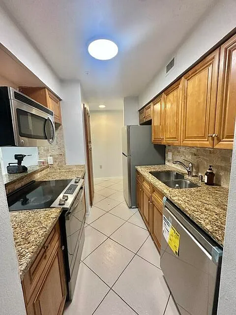 3 bed, 2.0 bath, 1217 sqft, $2,800 — Photo 3