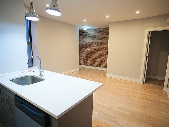 3rd image of 529 W 158th St APT 6A