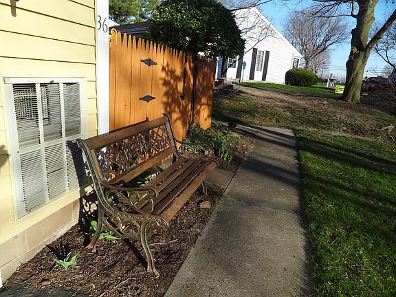 3rd image of 36 Greenway Blvd