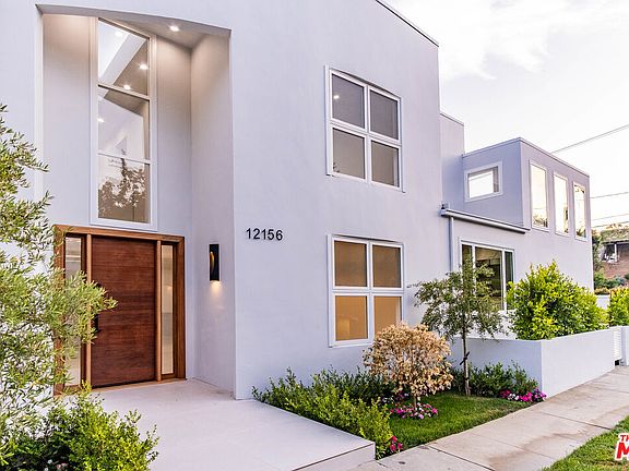 4th image of 12156 Leven Ln