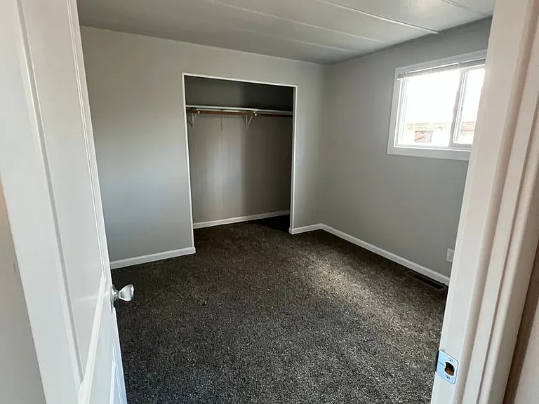 2038 Laburnum Ave #B — Photo 24