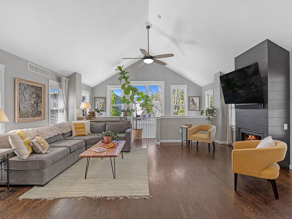 1st image of 1029 Katy Ln
