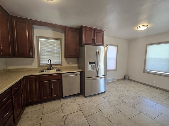 4th image of 4267 Stanton Ave