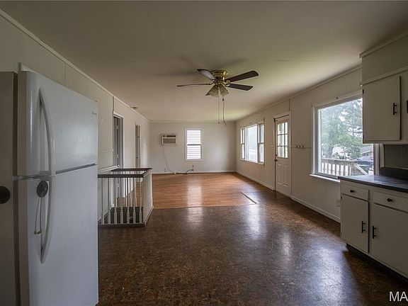 3rd image of 604 Bonnie St