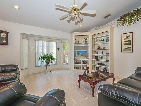 3rd image of 942 Micanopy Dr
