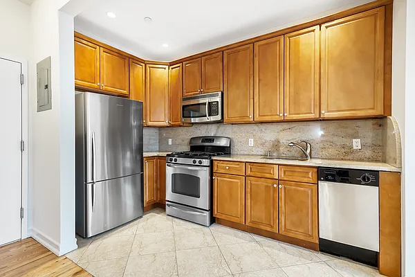 Rented by Avenue Sotheby's International Realty | media 36