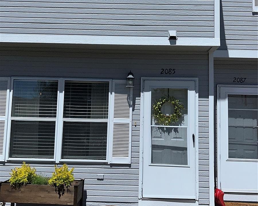 1st image of 2085 Oakcrest Circle
