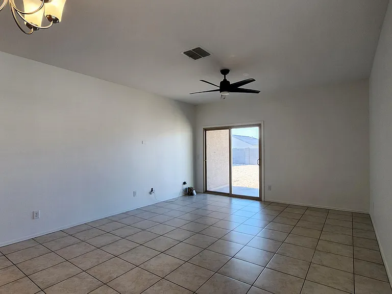 41932 W Manderas Ln — Photo 3