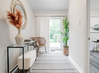 1094 Eastmount Ave, Mississauga, ON L5E1Z4