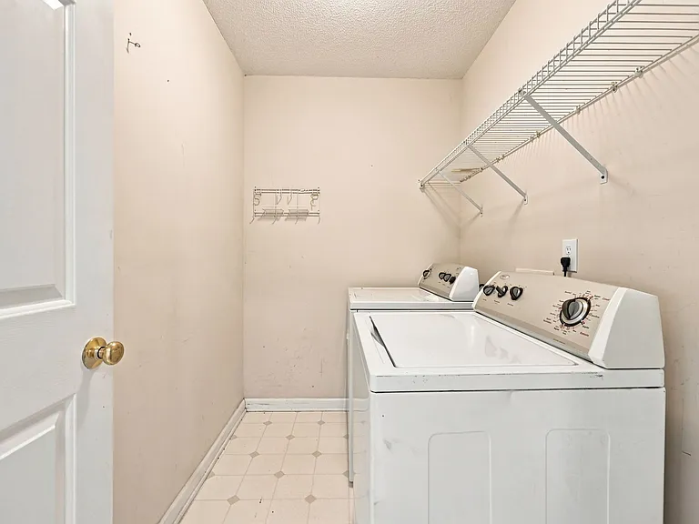 115 Lonebrook Dr — Photo 22
