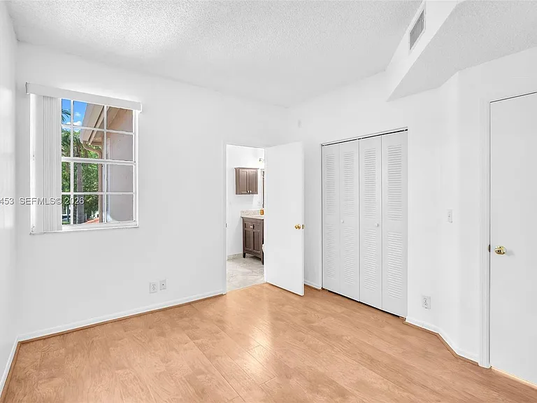 800 Sorrento Dr #2 — Photo 22