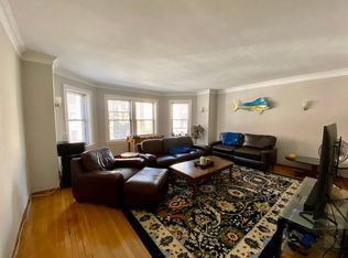621 W Surf St APT 1E, Chicago, IL 60657