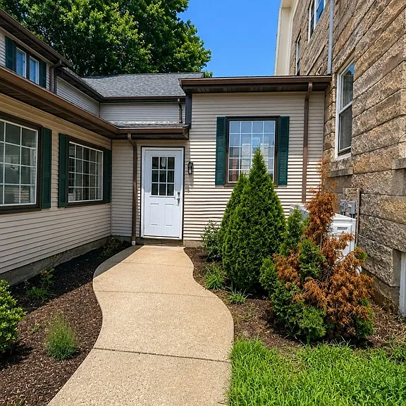 1049 Pleasant St #4 — Photo 4