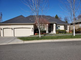 4101 Hemlock Dr, Medford, OR