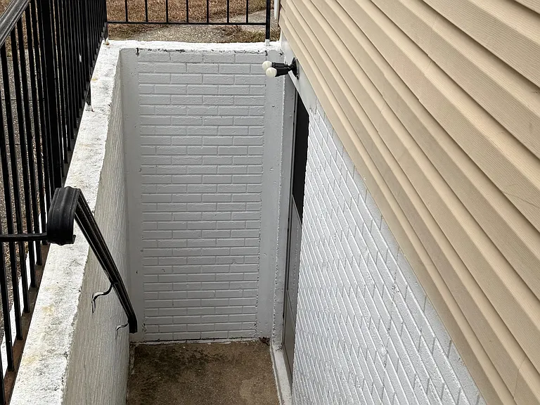 Saratoga Ave — Photo 15
