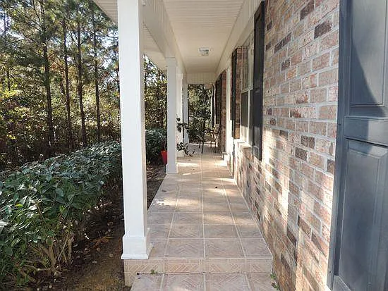 375 Ridgewood Dr — Photo 3