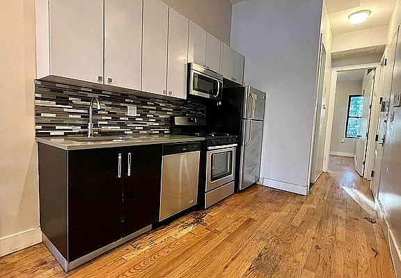 3rd image of 263 Melrose St APT 3